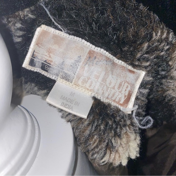 Velour County vintage style black and white plaid fuzzy button down coat - Picture 9 of 9